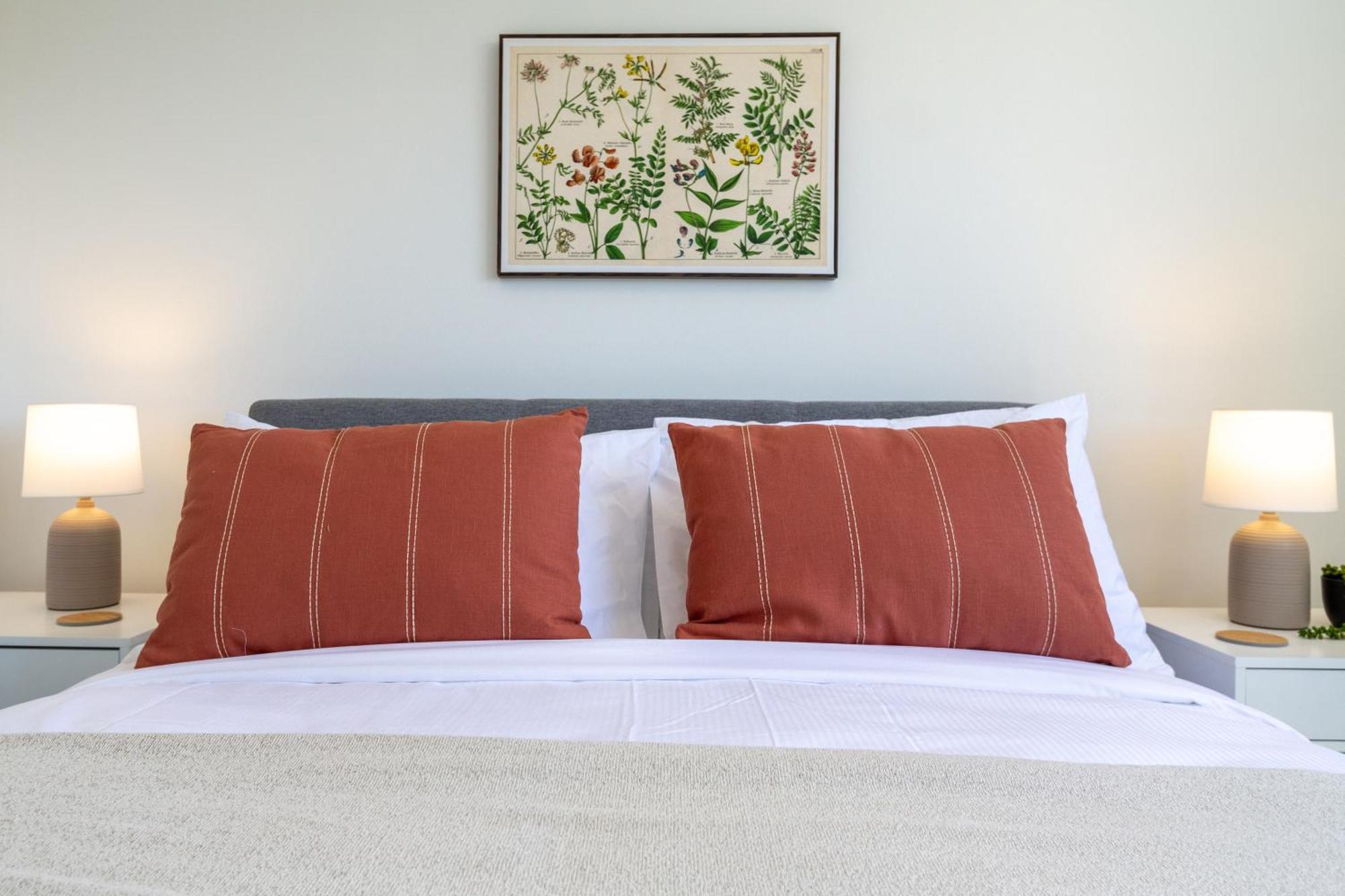 Apartment West Retreat 2br Sleeps 4 *