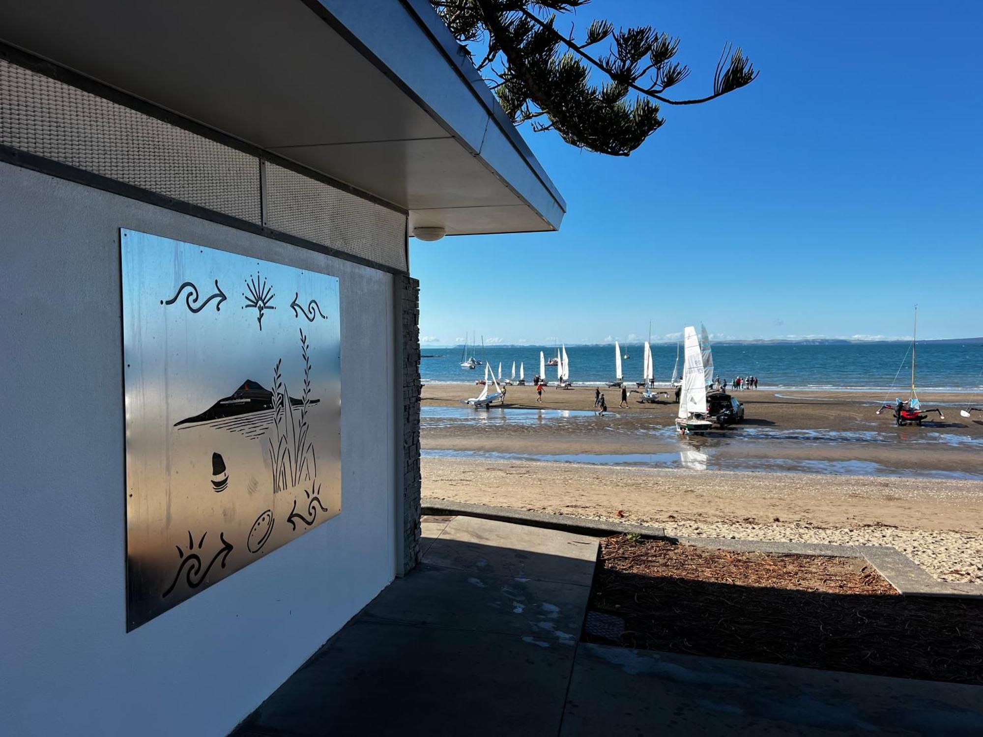 Waiake * Auckland