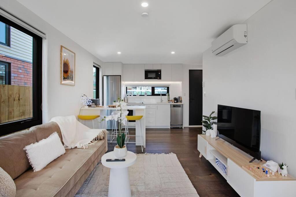Brand New Family 7km From Airport Holiday home *