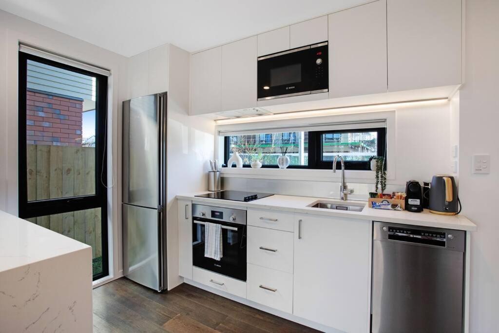 Brand New Family 7km From Airport * Auckland