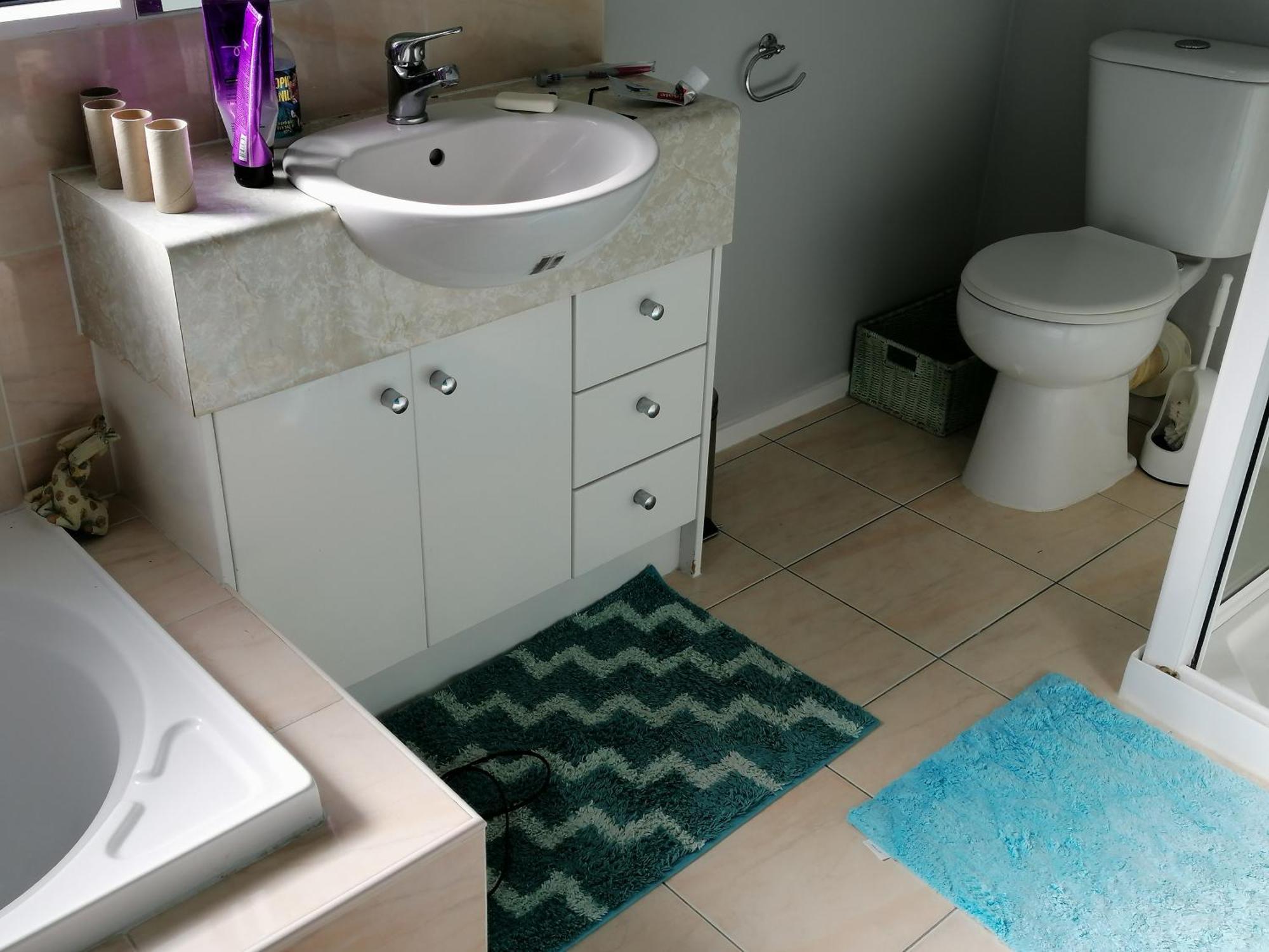 Homestay Double With Shared Bathroom *