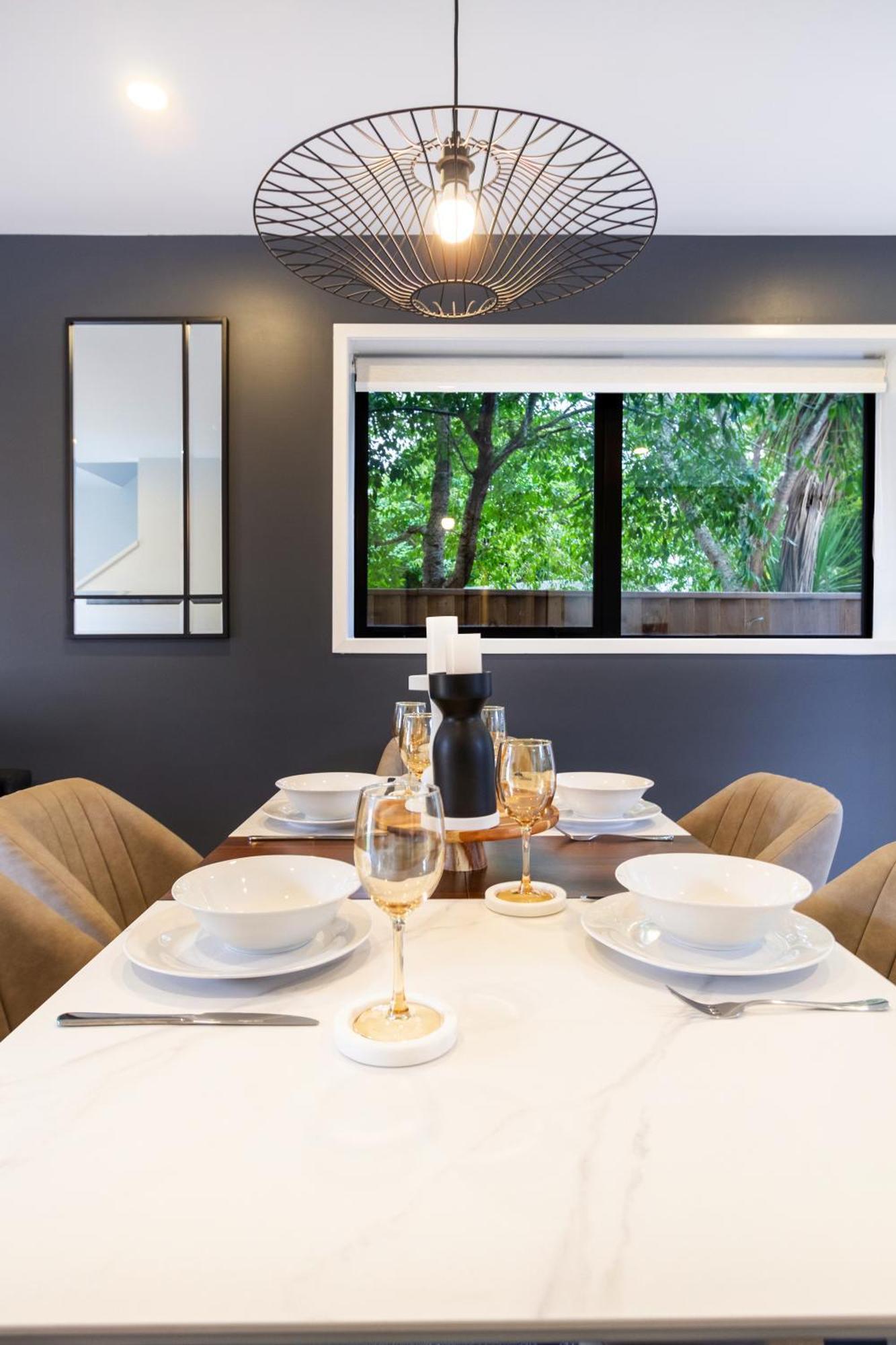 Modern Hideaway: 2-bed Townhouse *