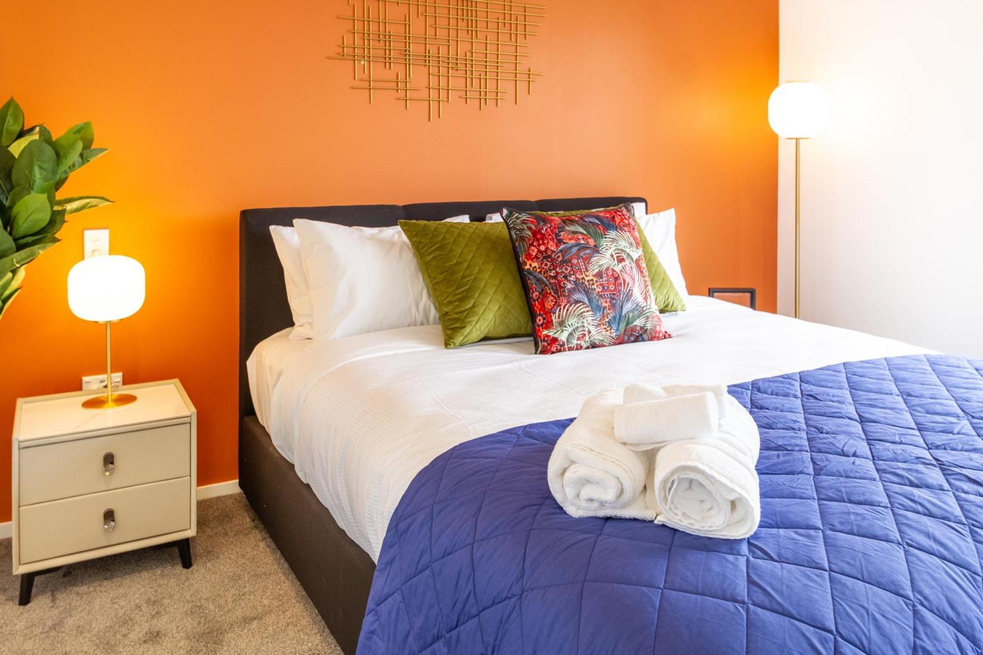 Modern Hideaway: 2-bed Townhouse