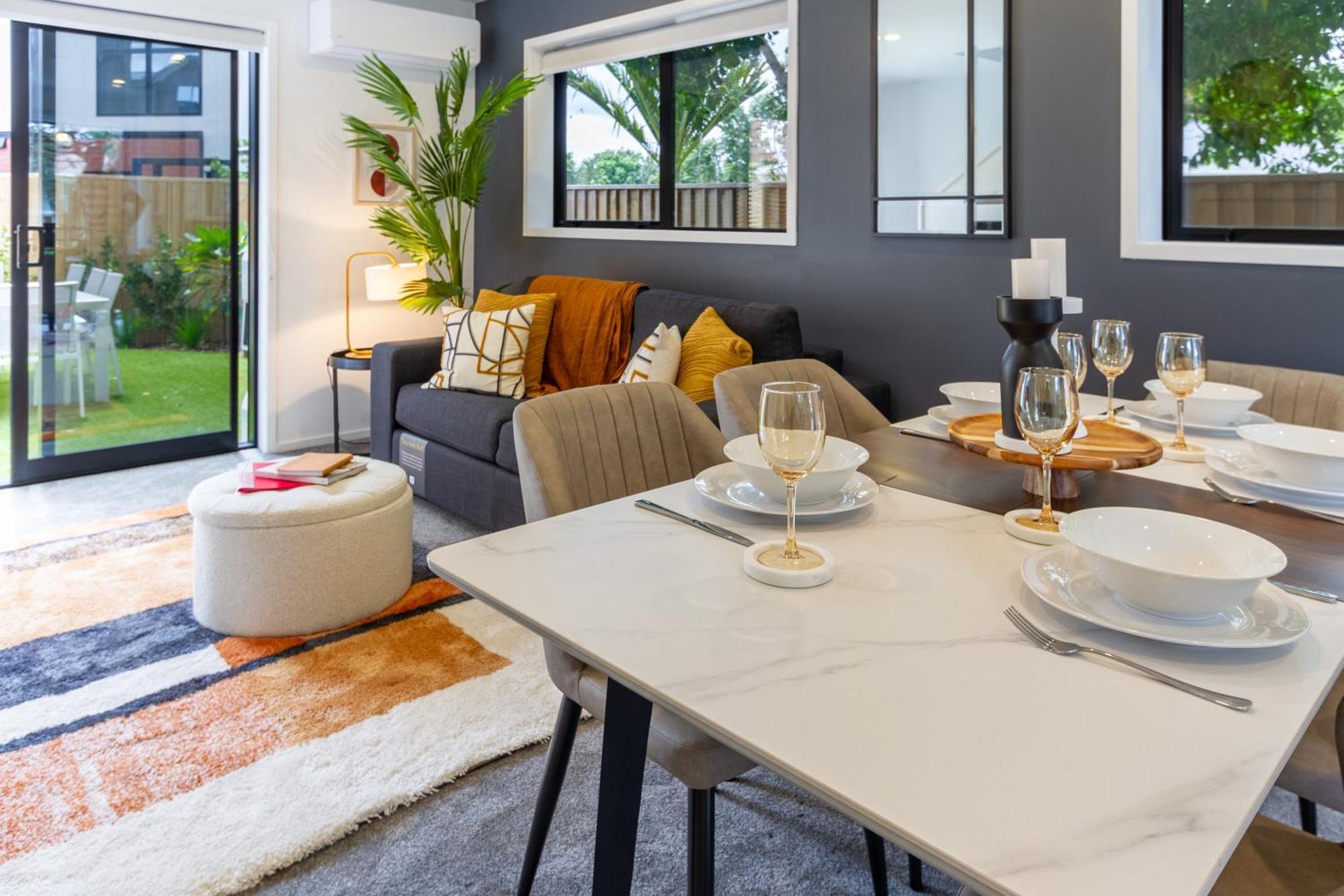 Modern Hideaway: 2-bed Townhouse Apartment Auckland