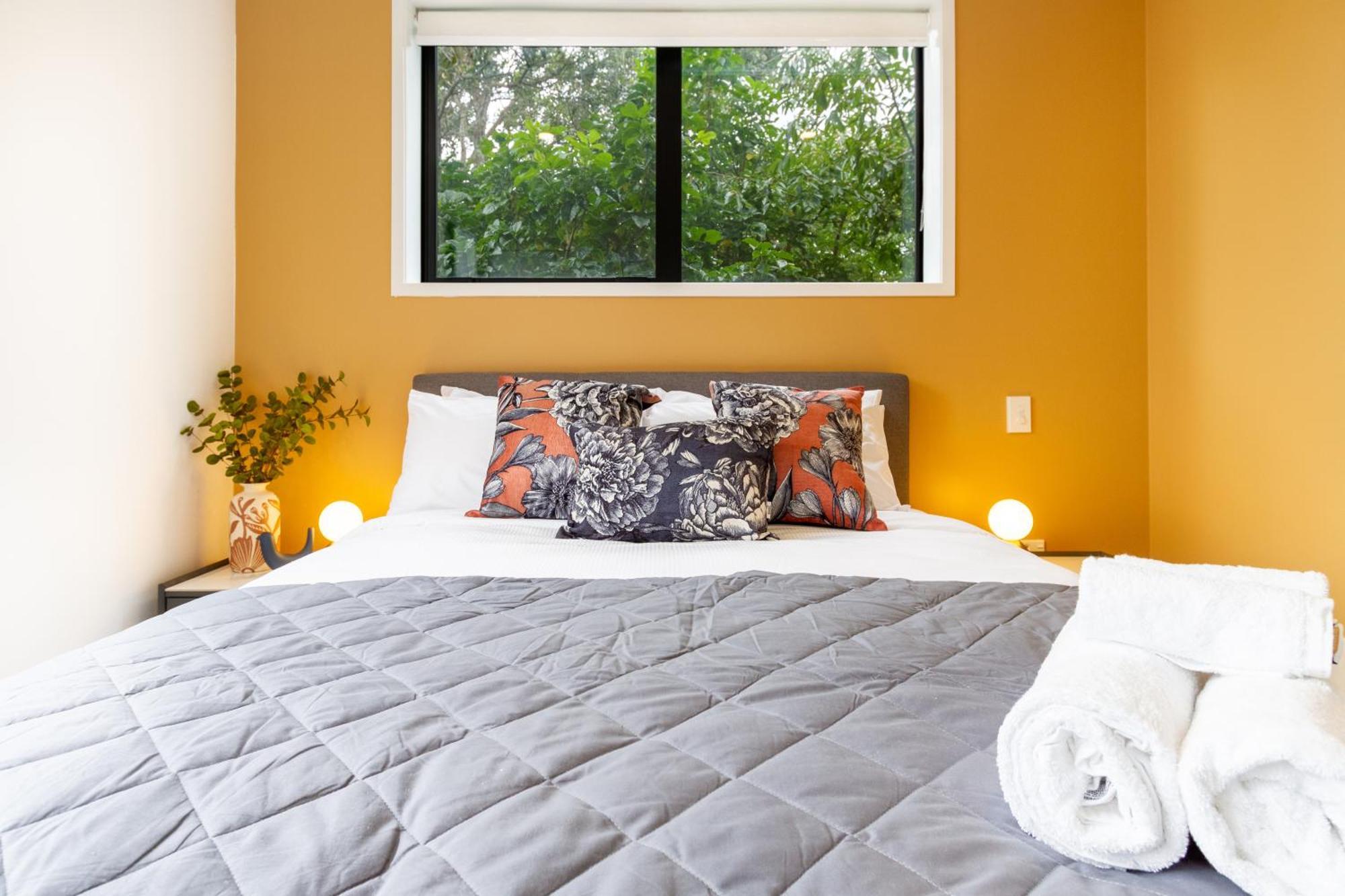 Modern Hideaway: 2-bed Townhouse