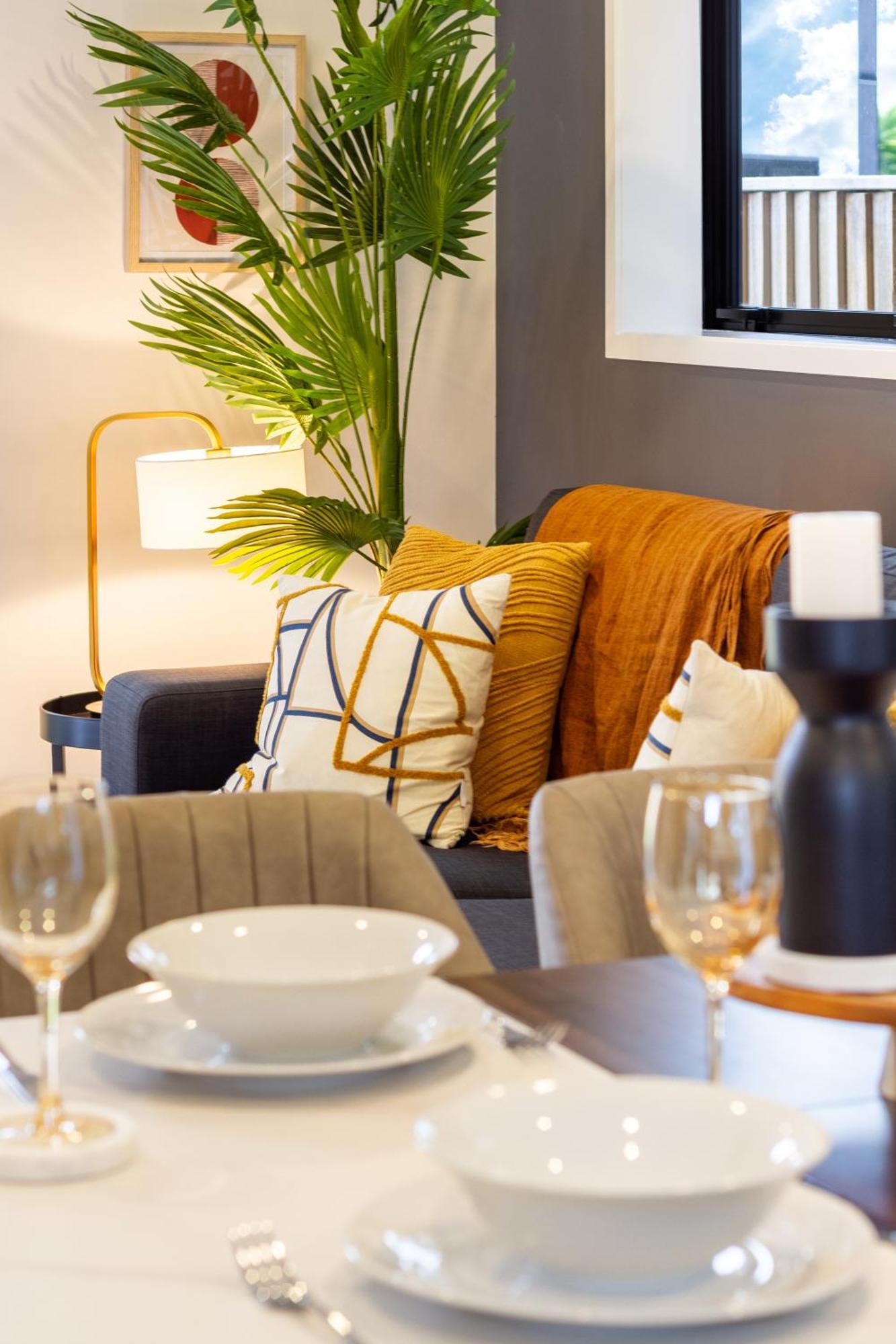 Modern Hideaway: 2-bed Townhouse Apartment *