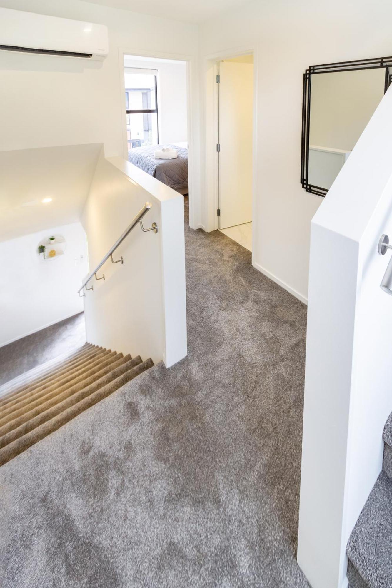 Modern Hideaway: 2-bed Townhouse Apartment Auckland