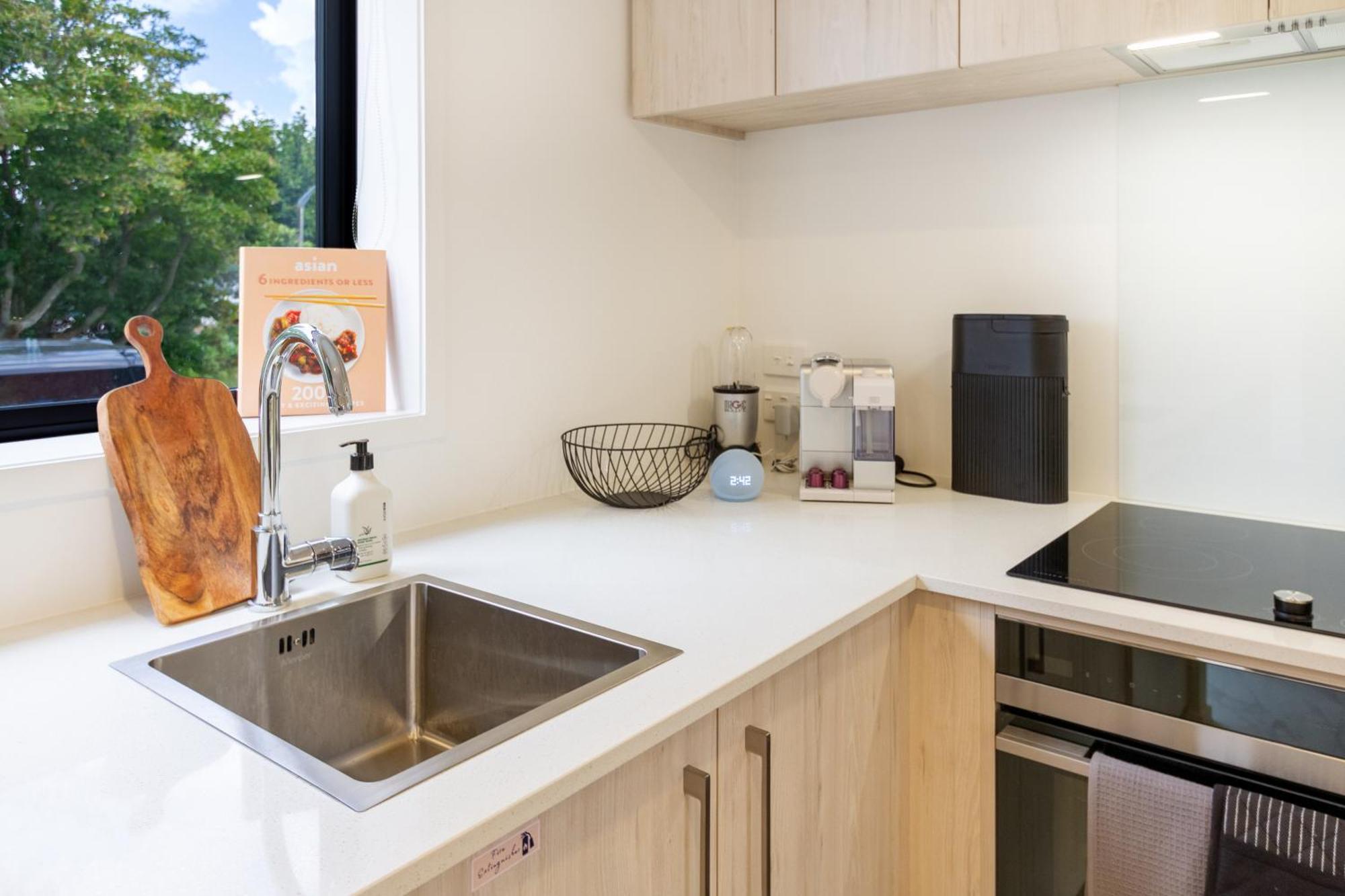 Modern Hideaway: 2-bed Townhouse *