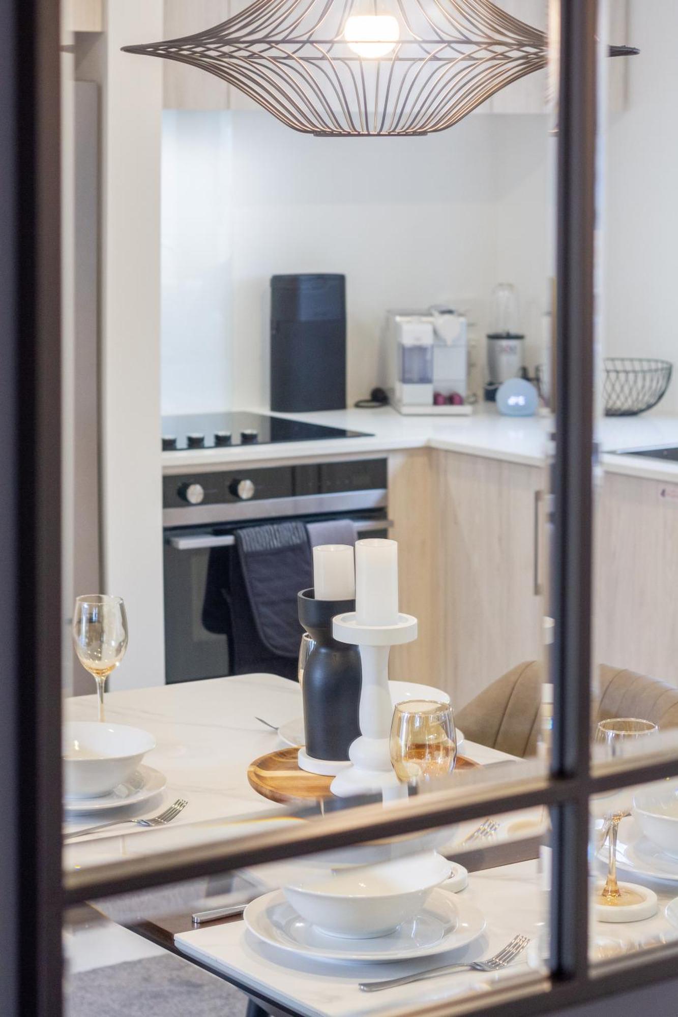 Modern Hideaway: 2-bed Townhouse