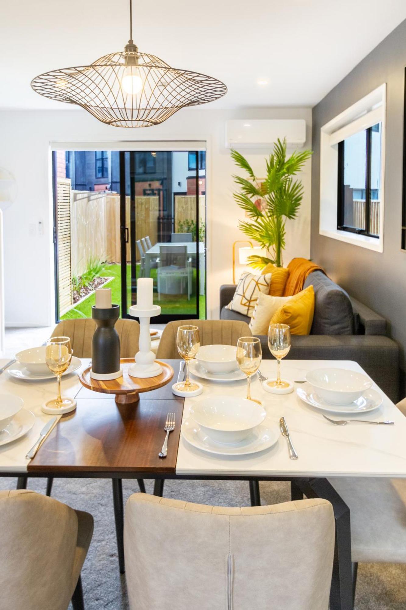 Modern Hideaway: 2-bed Townhouse Apartment *