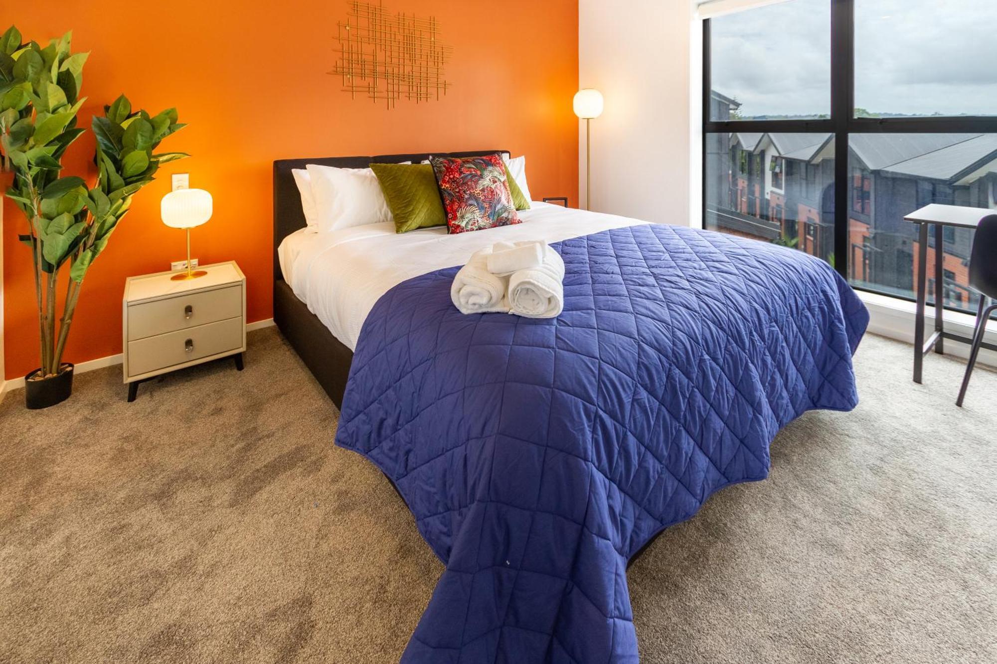Modern Hideaway: 2-bed Townhouse Apartment Auckland