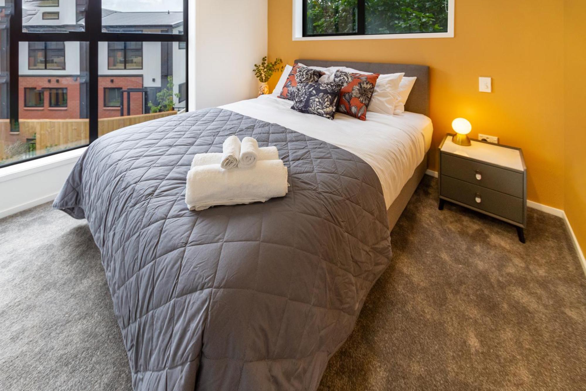Modern Hideaway: 2-bed Townhouse