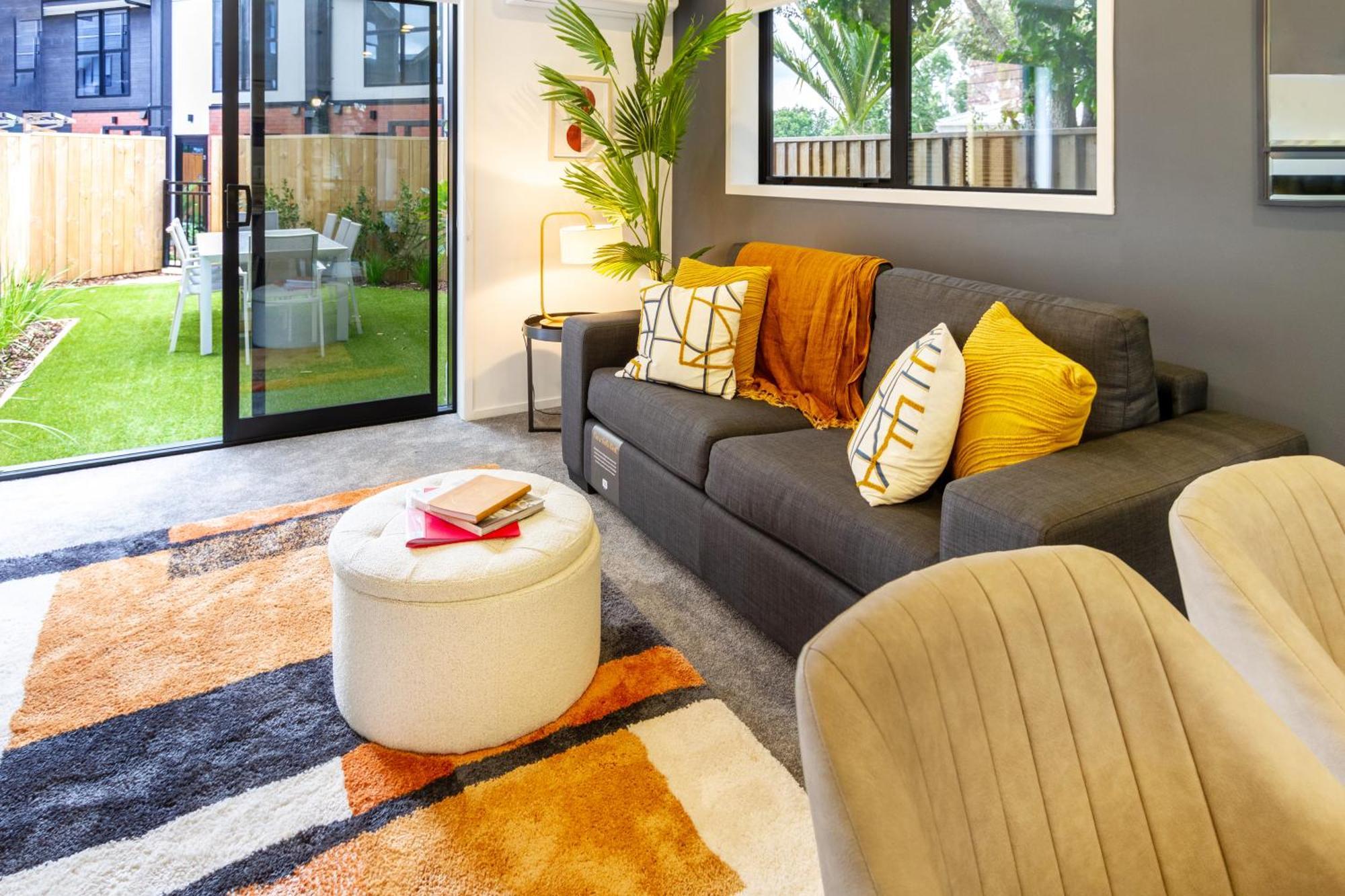 Modern Hideaway: 2-bed Townhouse * Auckland