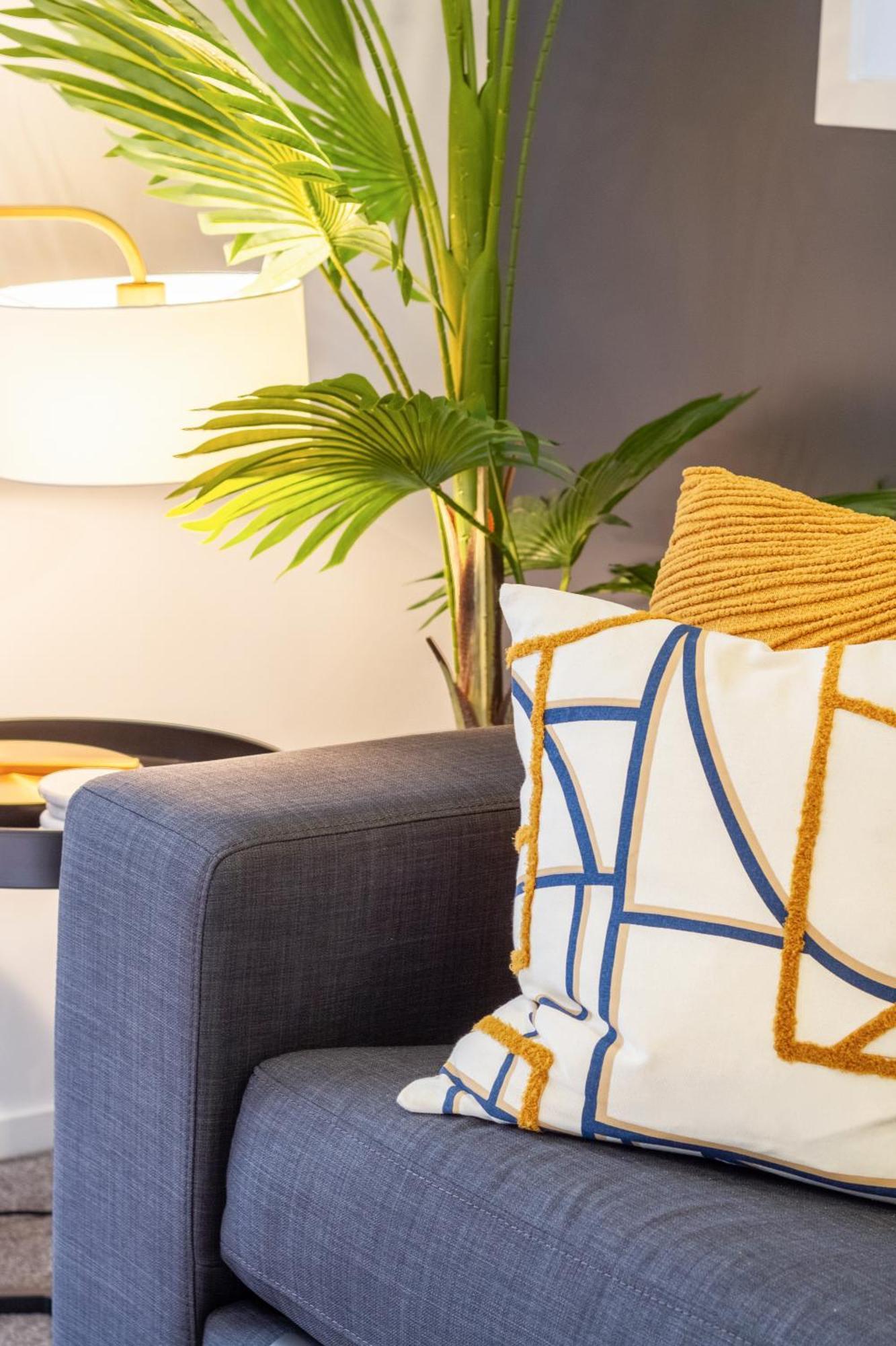 Modern Hideaway: 2-bed Townhouse *