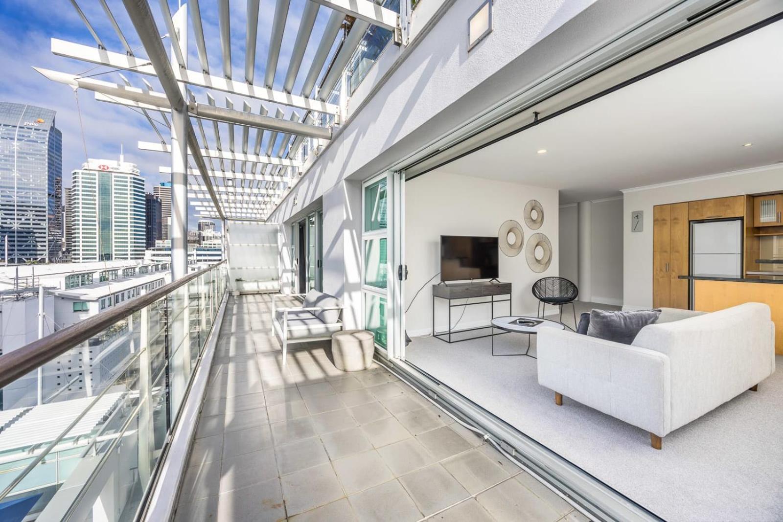 Beautiful Renovated 2 X Bdrm,perfect Location Apartment Auckland