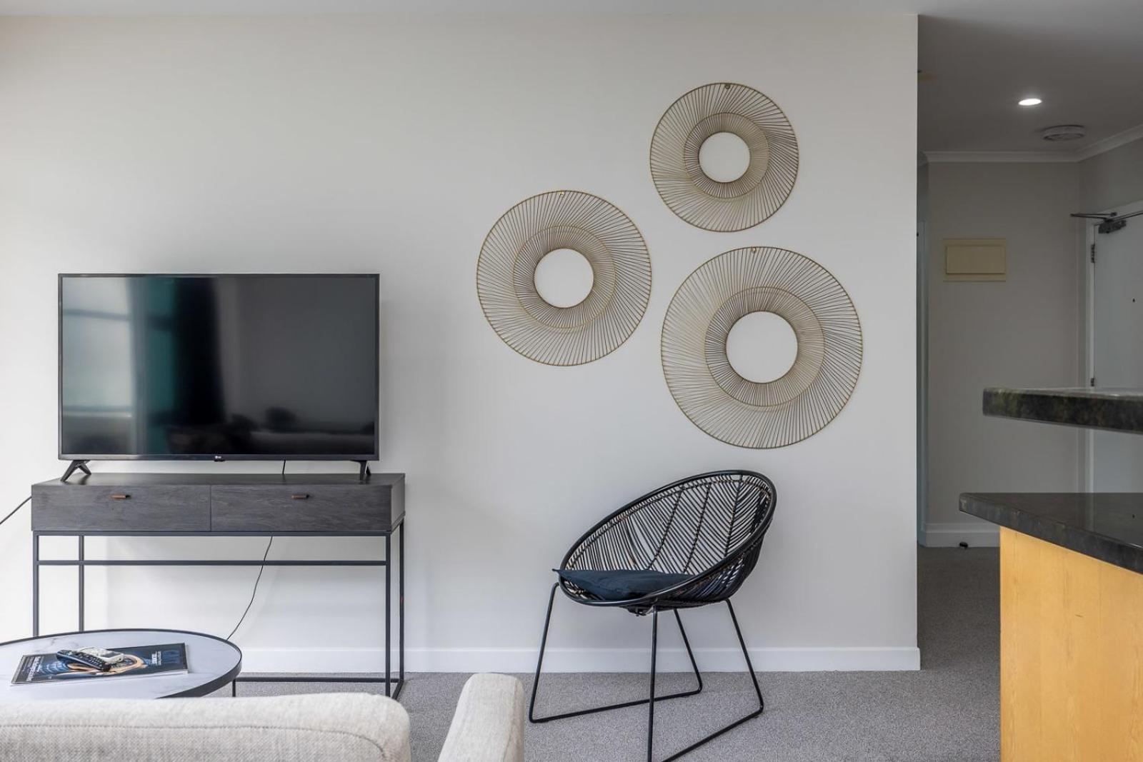 Beautiful Renovated 2 X Bdrm,perfect Location * Auckland