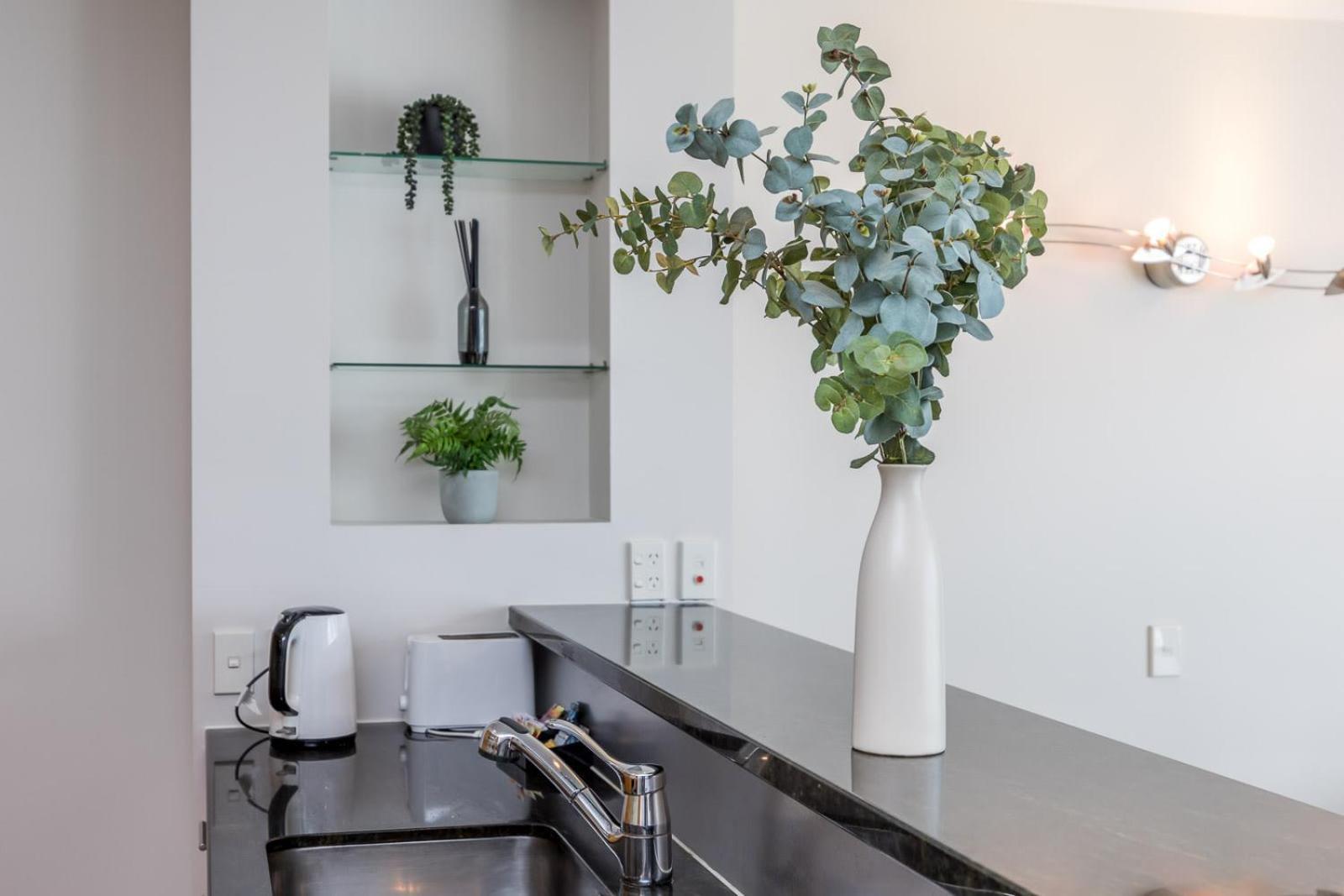 Beautiful Renovated 2 X Bdrm,perfect Location Apartment *