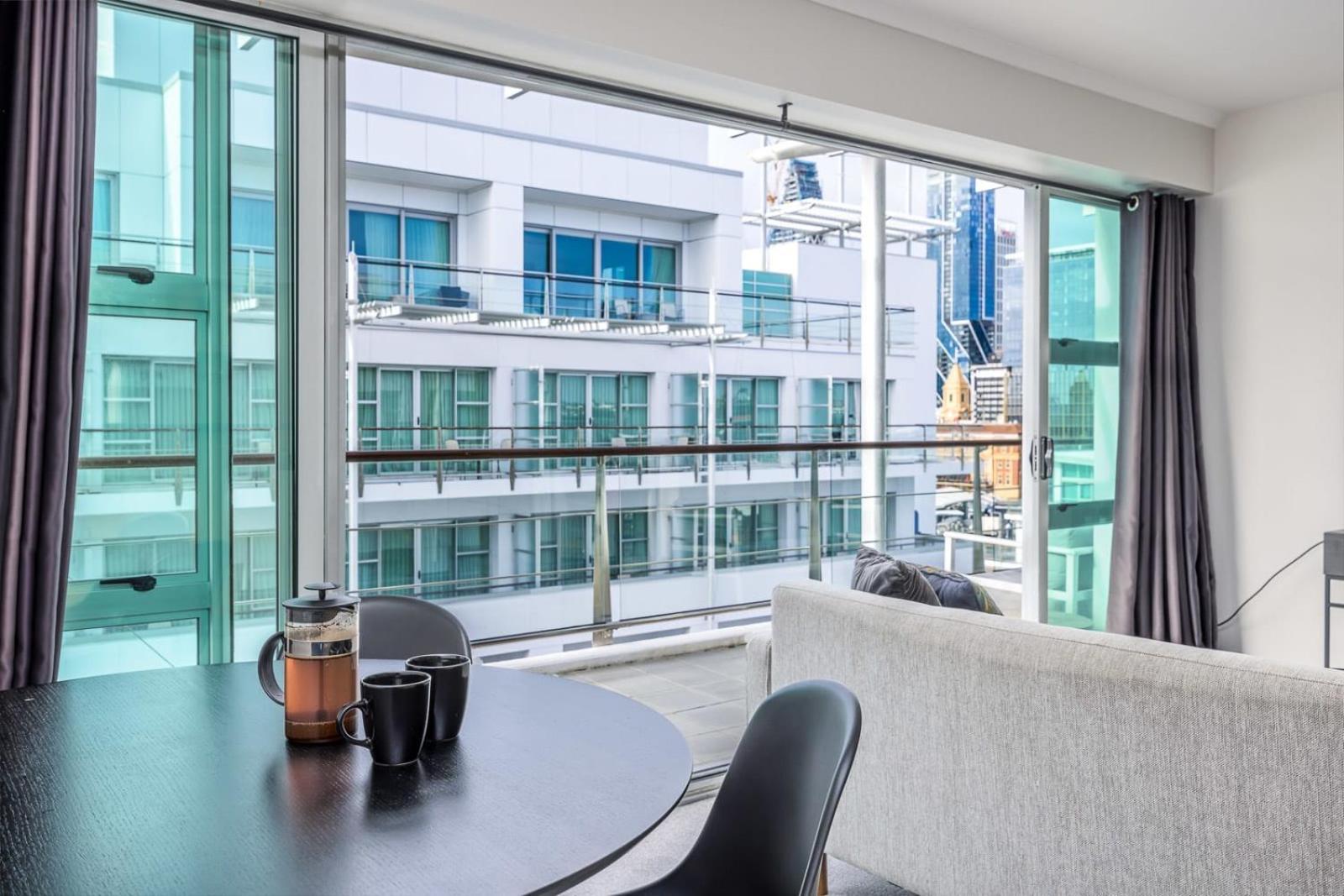 Apartment Beautiful Renovated 2 X Bdrm,perfect Location *
