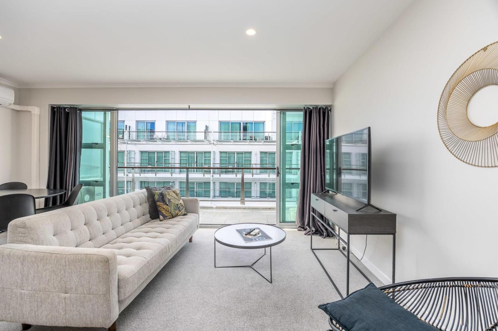 Beautiful Renovated 2 X Bdrm,perfect Location *