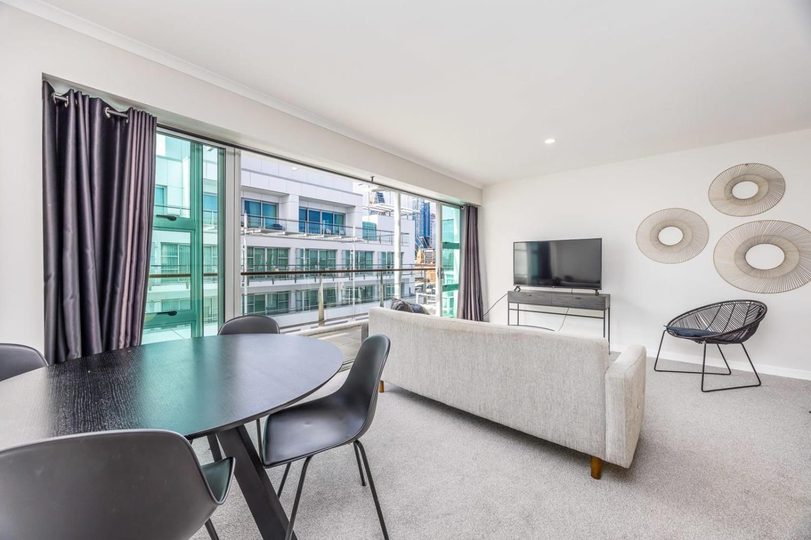 Beautiful Renovated 2 X Bdrm,perfect Location Apartment