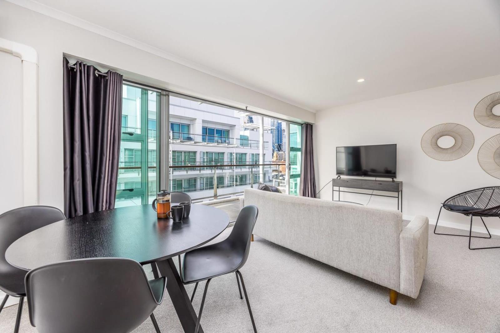 Apartment Beautiful Renovated 2 X Bdrm,perfect Location