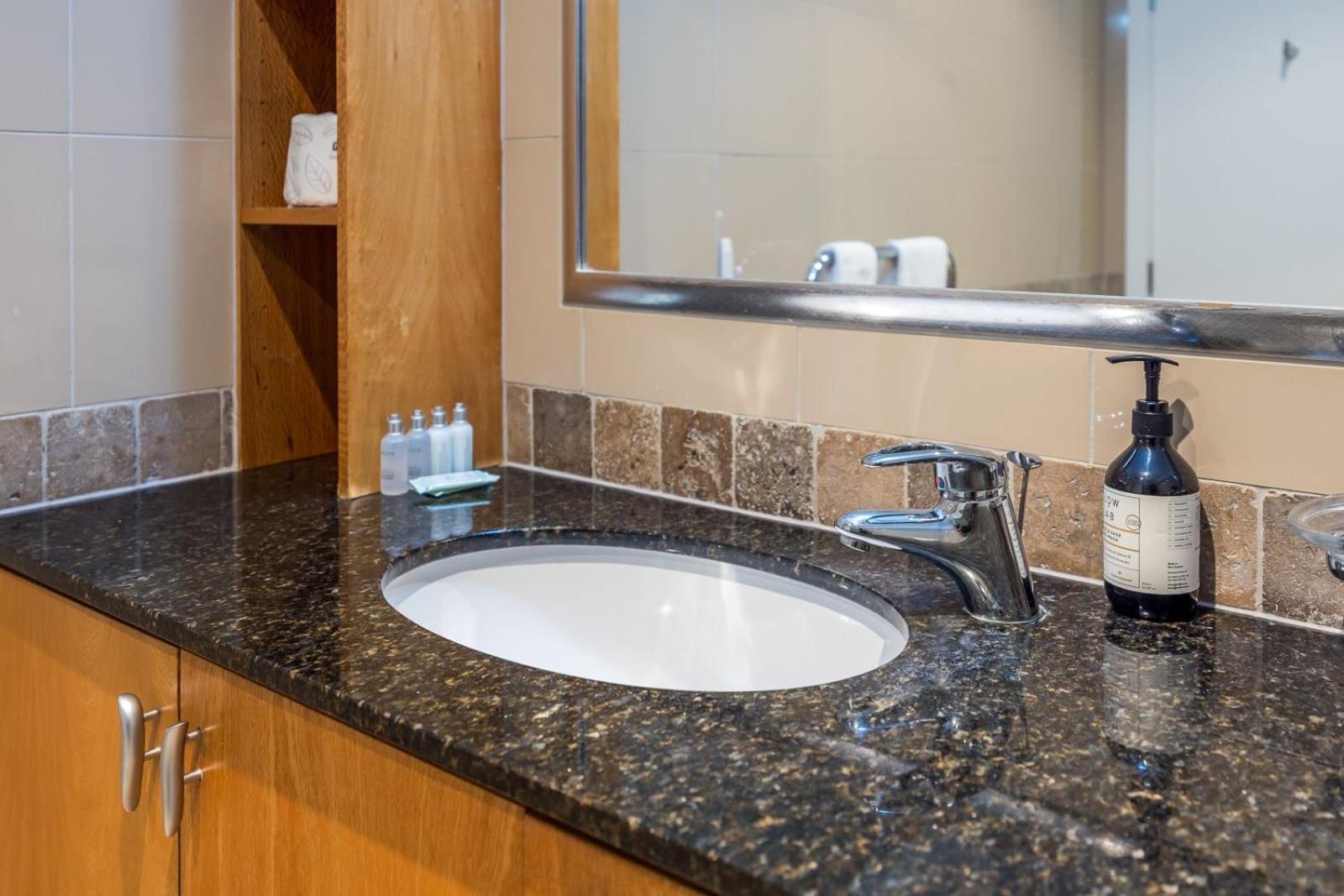 Beautiful Renovated 2 X Bdrm,perfect Location Apartment