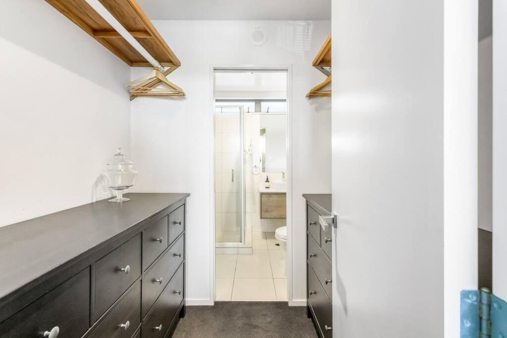 Perfection, Style, 2br, 2ba, 2 Free Carpark 400m To Eden Park * Auckland