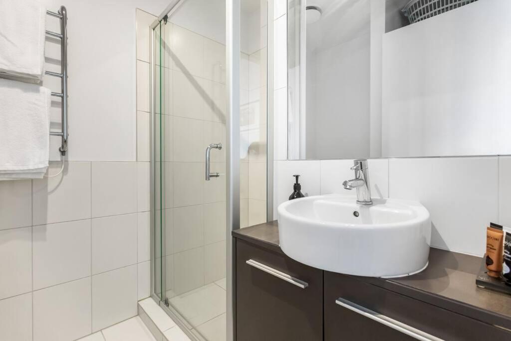 Perfection, Style, 2br, 2ba, 2 Free Carpark 400m To Eden Park Apartment Auckland