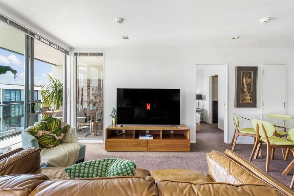 Perfection, Style, 2br, 2ba, 2 Free Carpark 400m To Eden Park * Auckland