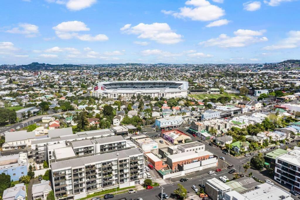 Perfection, Style, 2br, 2ba, 2 Free Carpark 400m To Eden Park Apartment Auckland