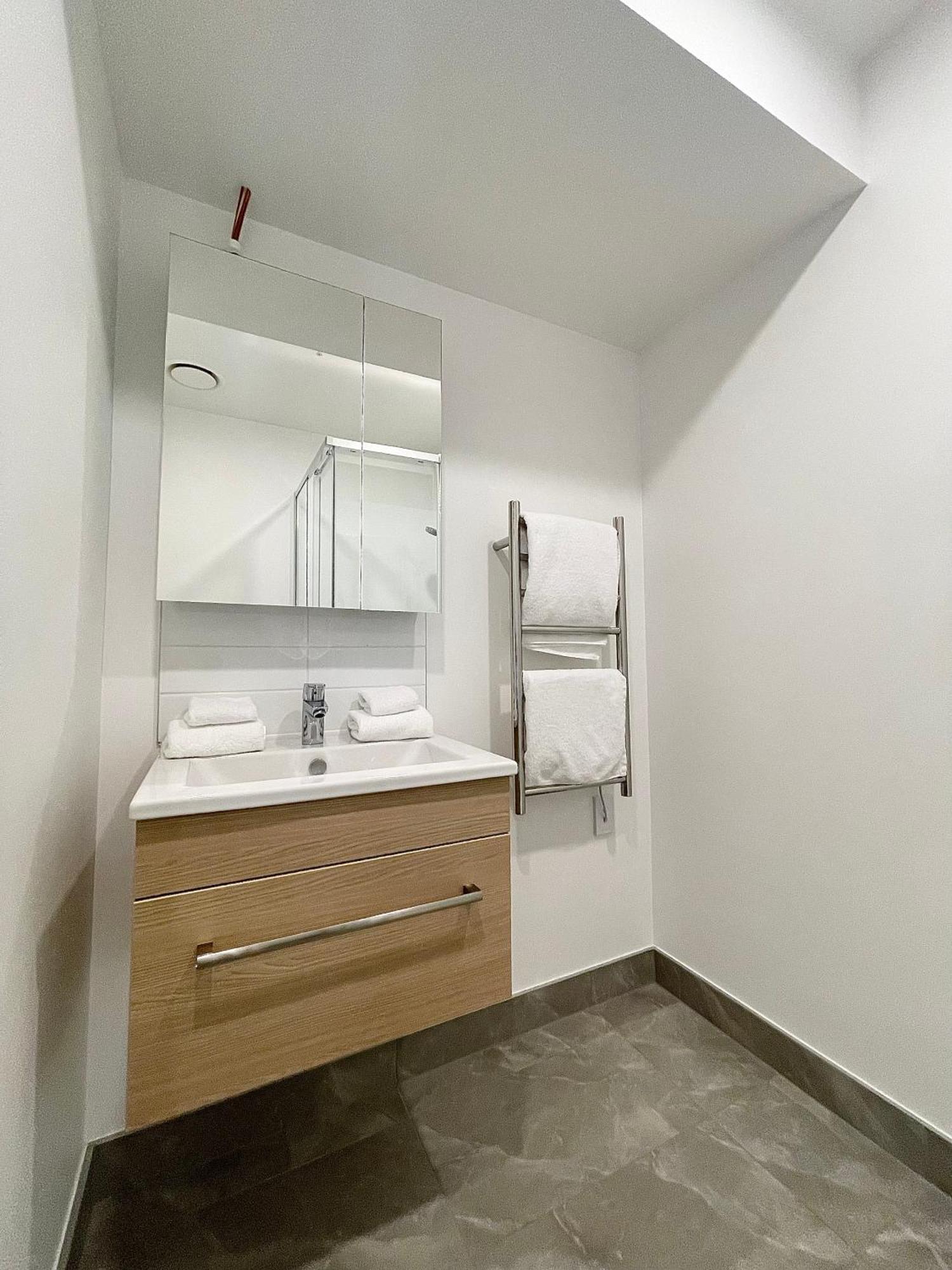 Beautiful Stylish Cbd Apartment