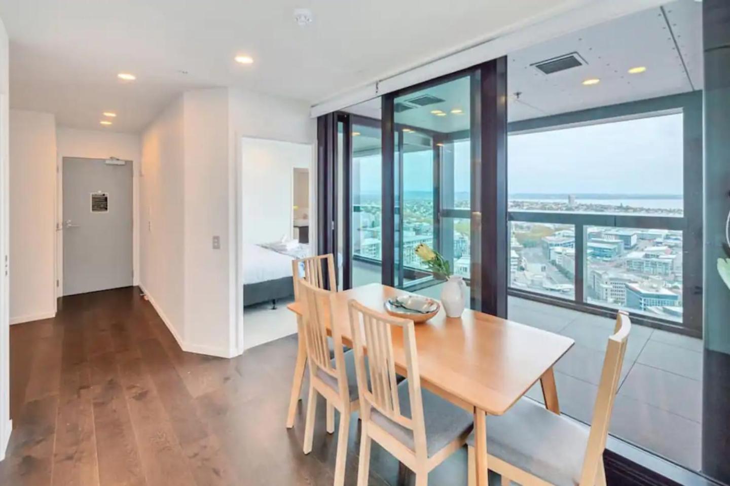 Apartment Gorgeous Seaview 2 Bedroom In Cbd