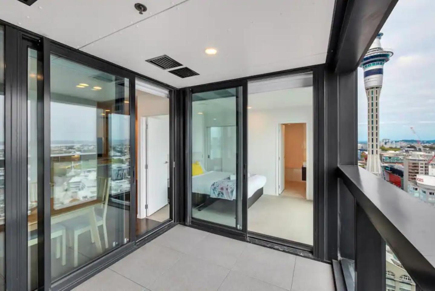 Gorgeous Seaview 2 Bedroom In Cbd Apartment