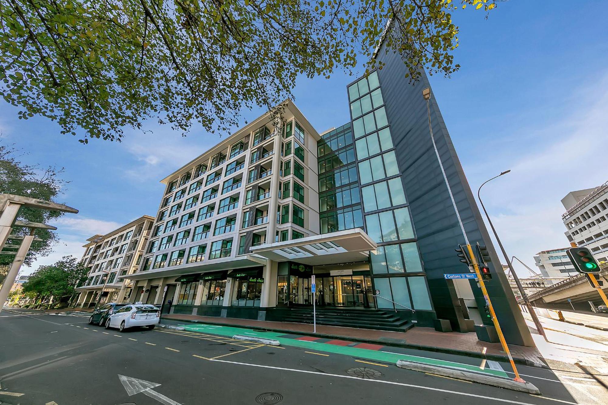 Sensational Sun Sets In The Heart Of The Viaduct Apartment Auckland
