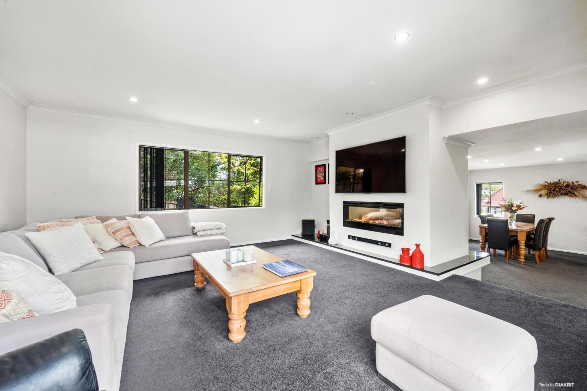 Villa With Pool In Browns Bay Auckland