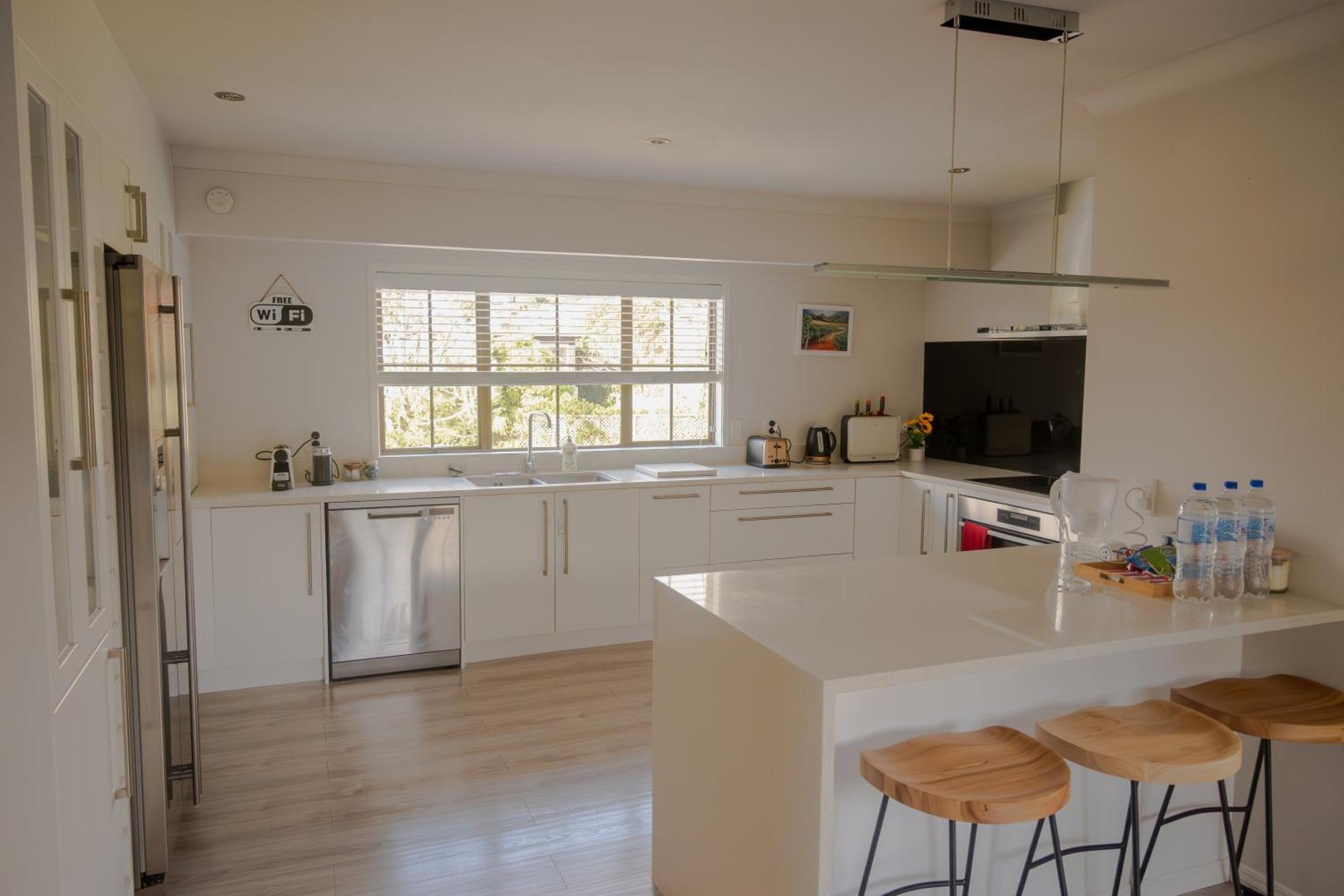Villa With Pool In Browns Bay Auckland