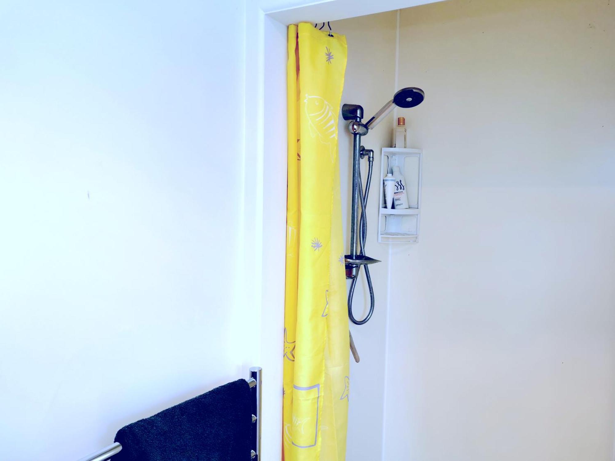Separate Entry Guest With Private Bathroom In Forrest Hill