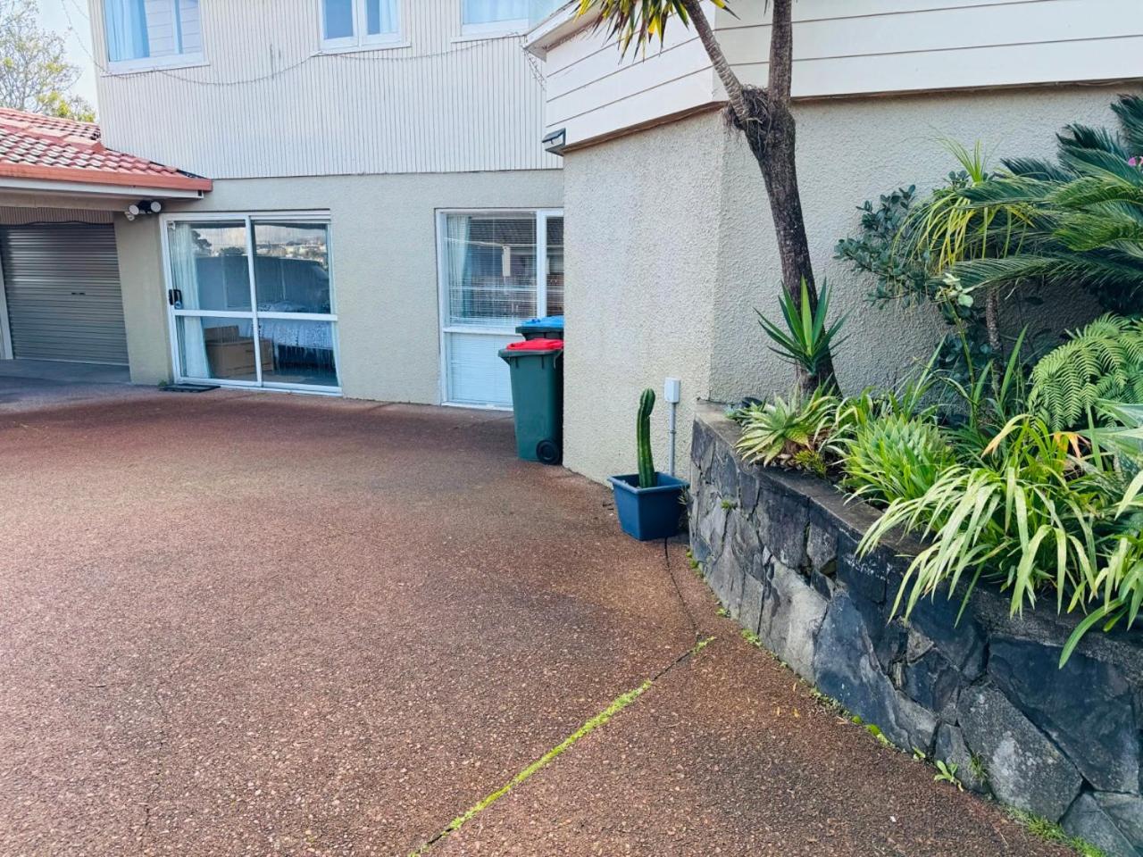 Delight At Golf * Auckland