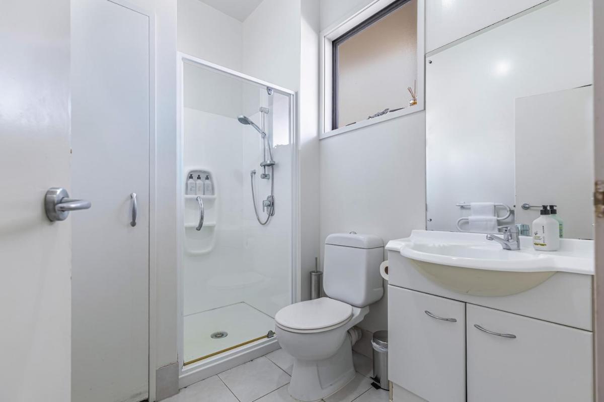 Apartment 1br Haven With Balcony & Parking Auckland