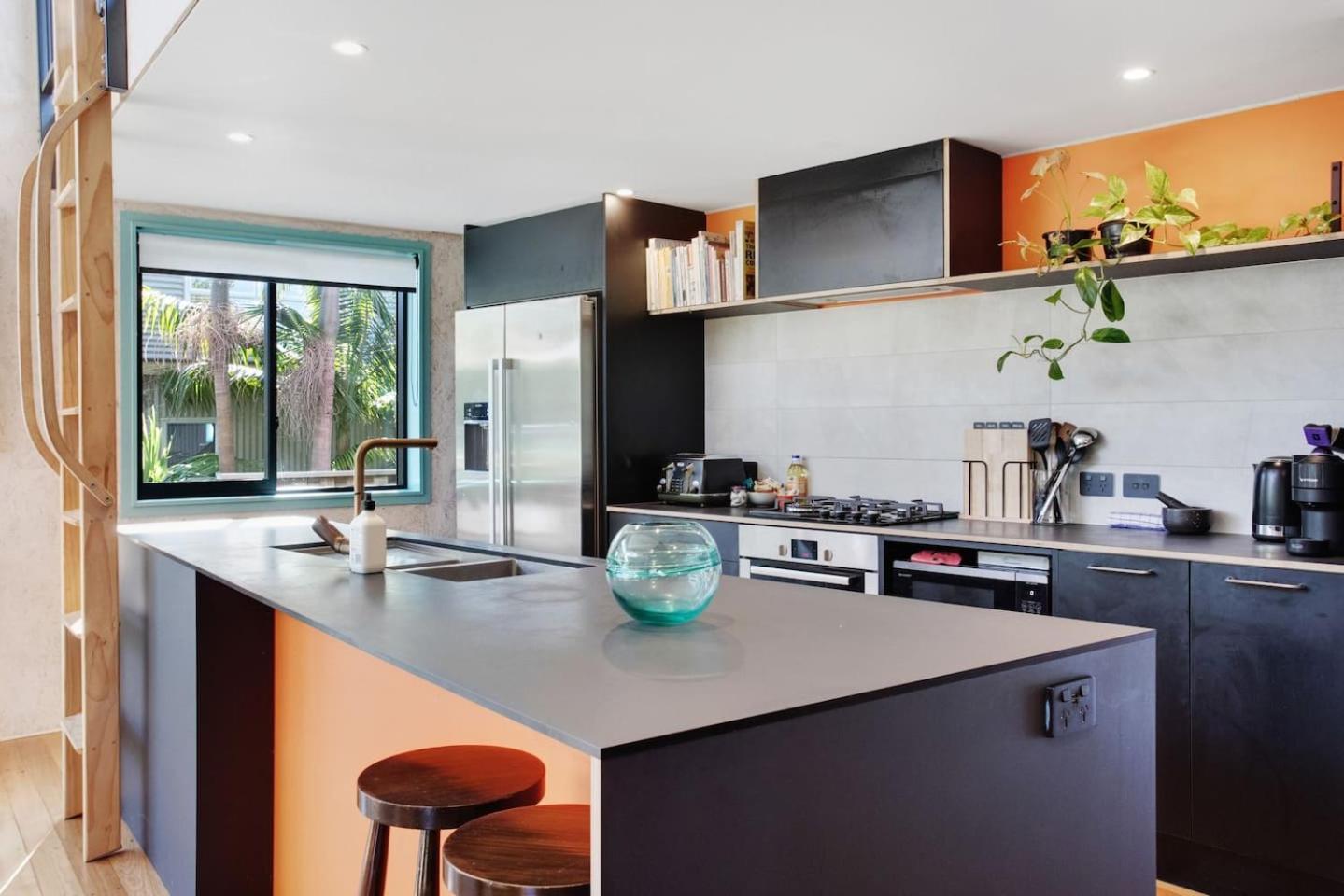 Artist Colourful Casa With Spa Pool Near Beaches Holiday home Auckland