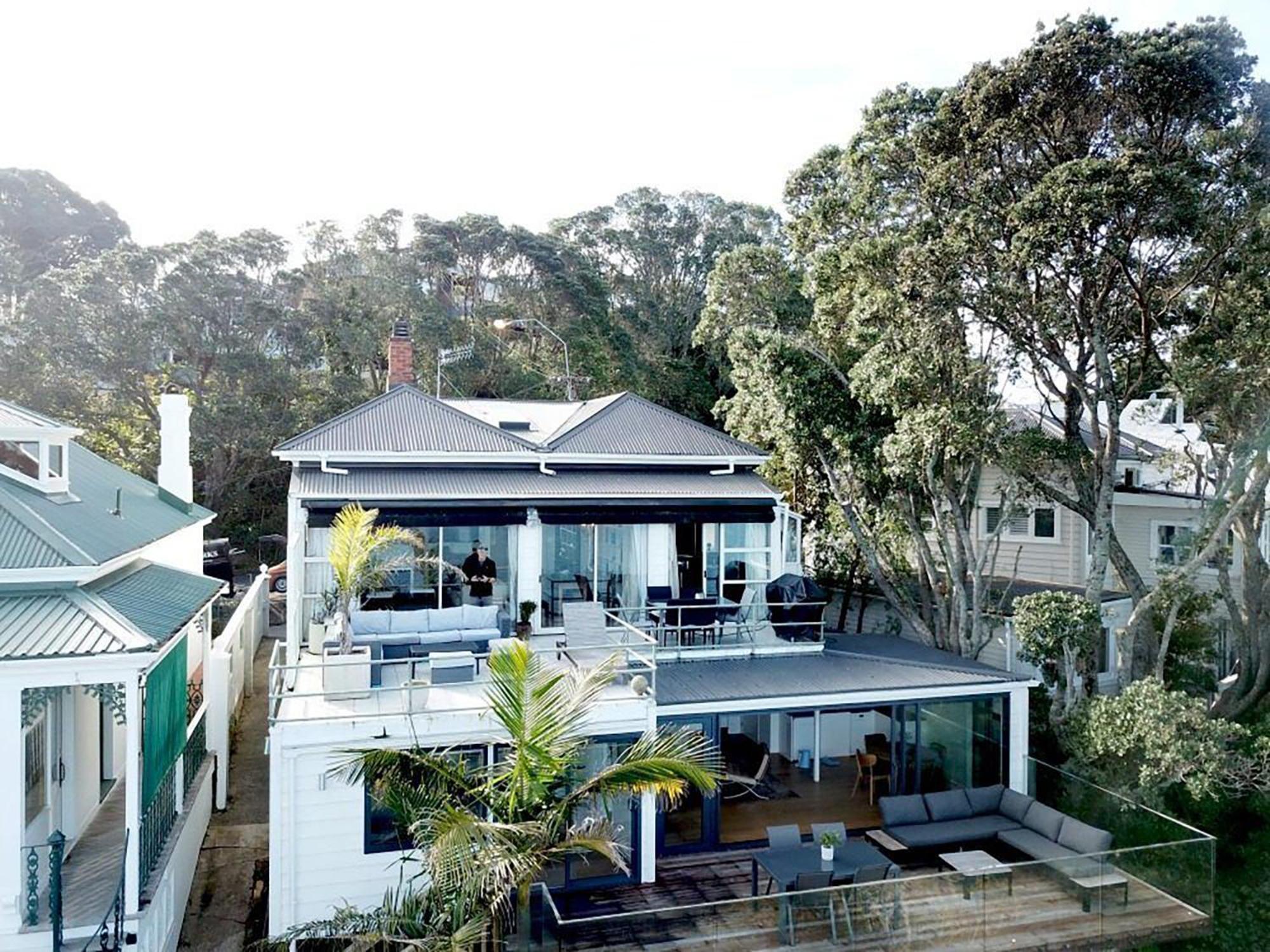 Arohanui Waterfront Villa *