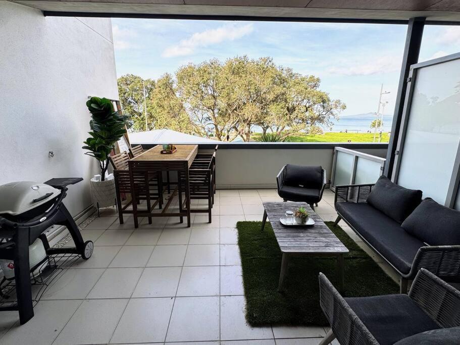 Apartment Front Dream Lifestyle *