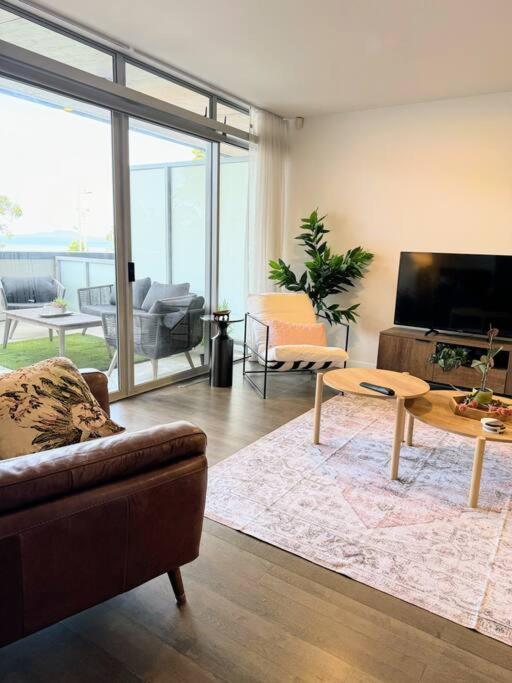 Apartment Front Dream Lifestyle *