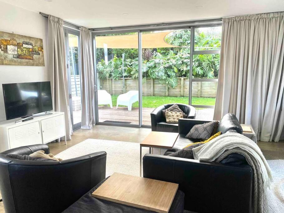 Genuine Value Sunny Quality Townhouse In Trendy City Fringe Location Near The Zoo *