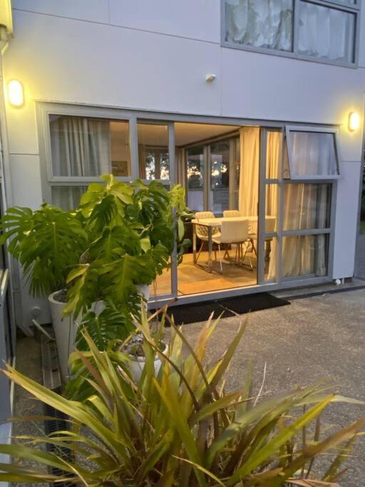 Genuine Value Sunny Quality Townhouse In Trendy City Fringe Location Near The Zoo