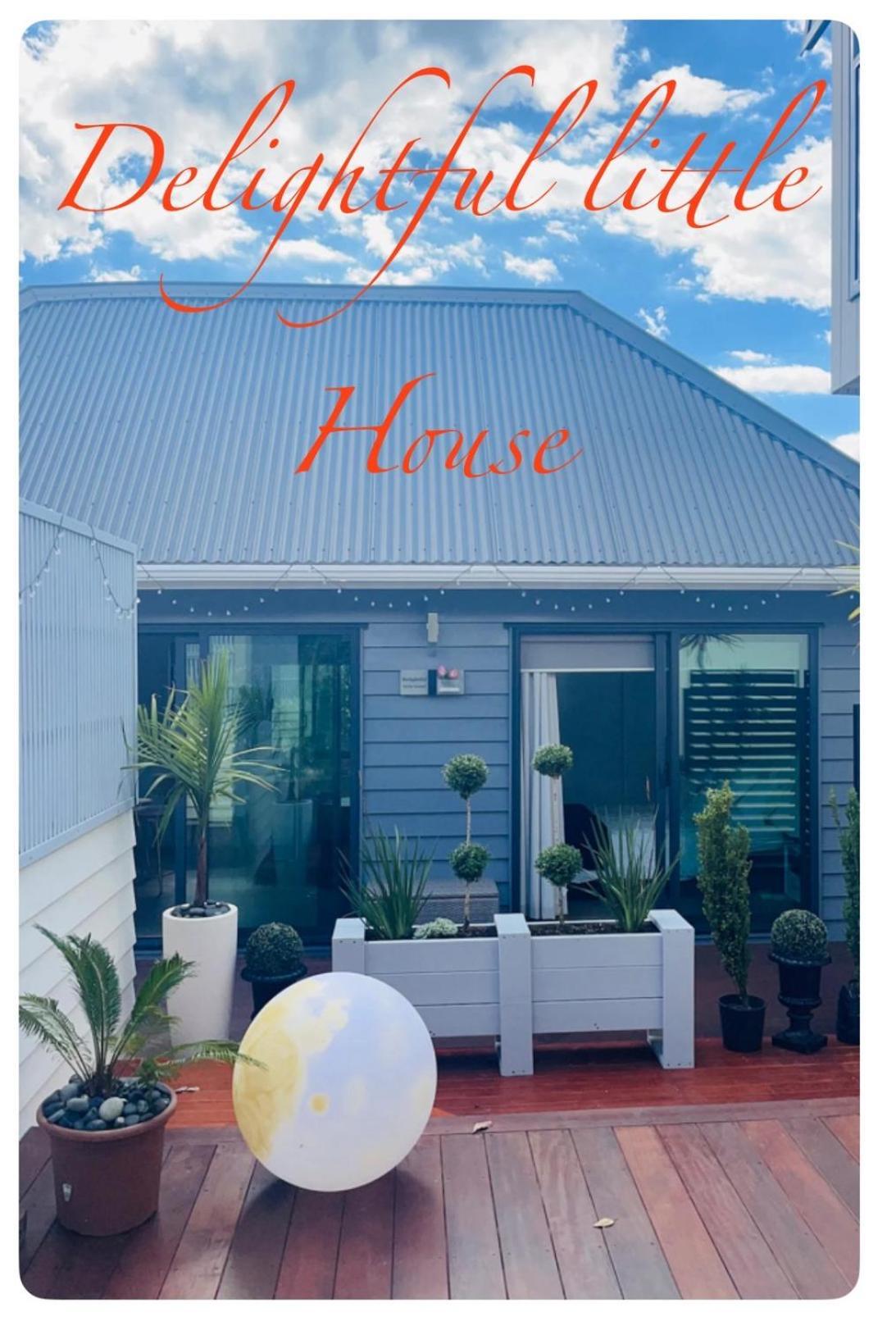 Delightful Little House & Chateau Charme Auckland