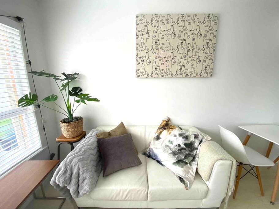 Own Sunny Quiet Haven, Own 1 Bedroom House & Garden With Car Park, Central To Airport, Cbd & Sylvia Park Mall *