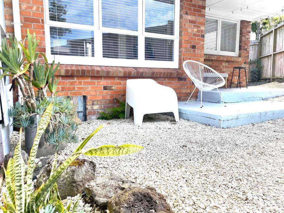 Own Sunny Quiet Haven, Own 1 Bedroom House & Garden With Car Park, Central To Airport, Cbd & Sylvia Park Mall Apartment *