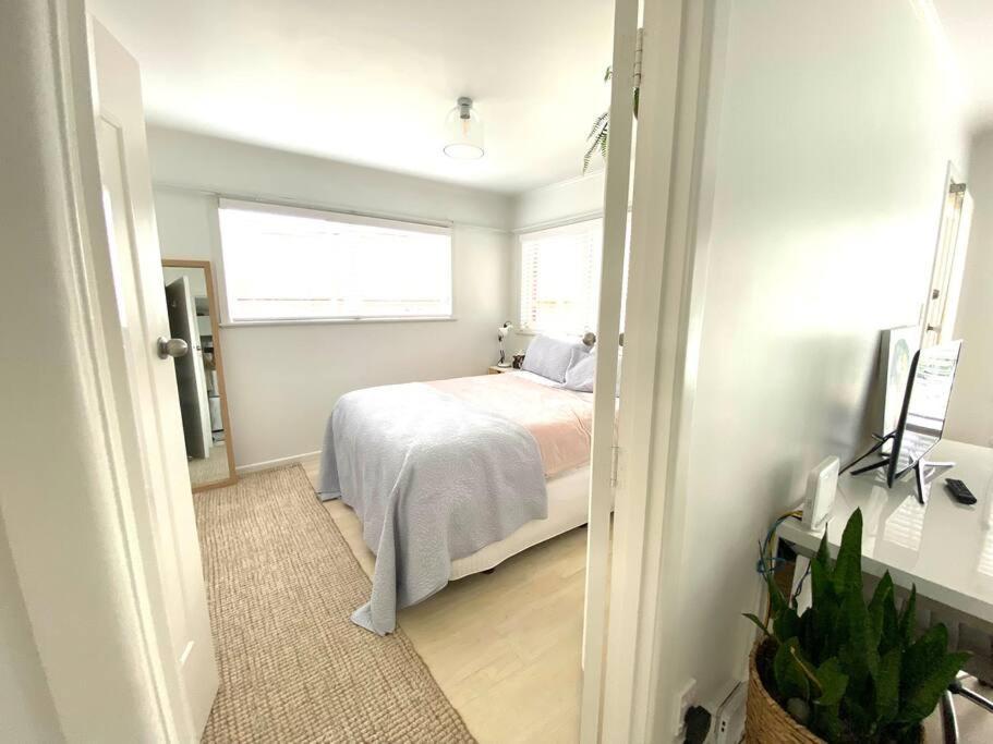Apartment Own Sunny Quiet Haven, Own 1 Bedroom House & Garden With Car Park, Central To Airport, Cbd & Sylvia Park Mall *
