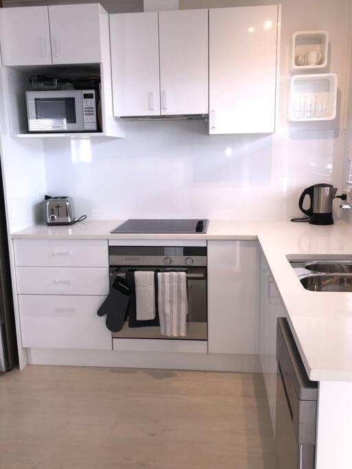 Own Sunny Quiet Haven, Own 1 Bedroom House & Garden With Car Park, Central To Airport, Cbd & Sylvia Park Mall Apartment Auckland